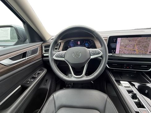 Used 2025 Volkswagen Atlas SEL AWD/4WD image 12