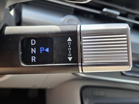 Used 2024 Hyundai Kona Limited FWD image 18