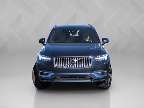 Used 2023 Volvo XC90 T8 Ultimate image 2