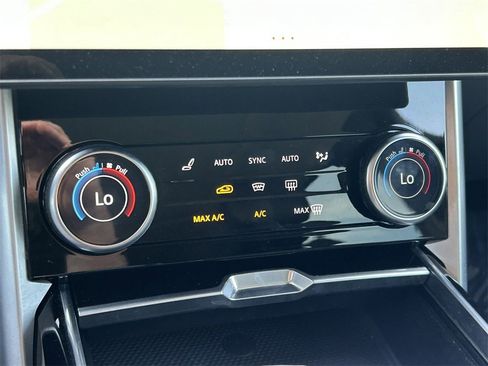 Used 2023 Land Rover Range Rover SE image 36