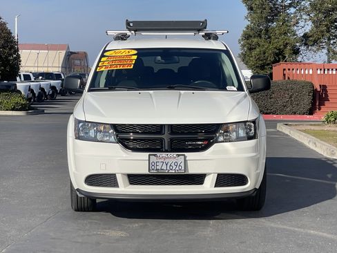 Used 2018 Dodge Journey SE w/ Blacktop Package image 2