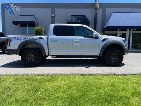 Used 2018 Ford F150 Raptor w/ Equipment Group 802A Luxury AWD/4WD image 4
