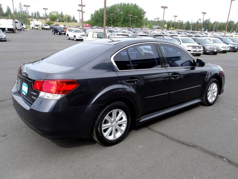 Used 2010 Subaru Legacy 2.5i Premium image 5