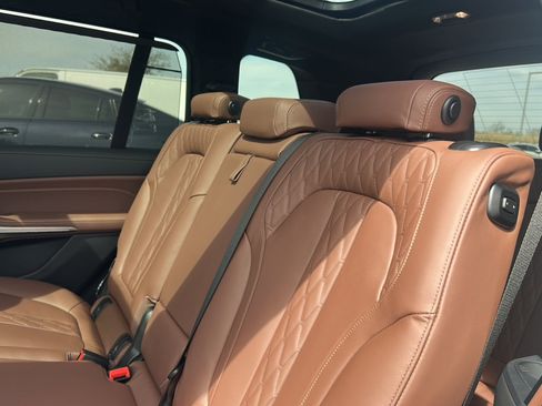 New 2026 BMW X7 M60i image 17