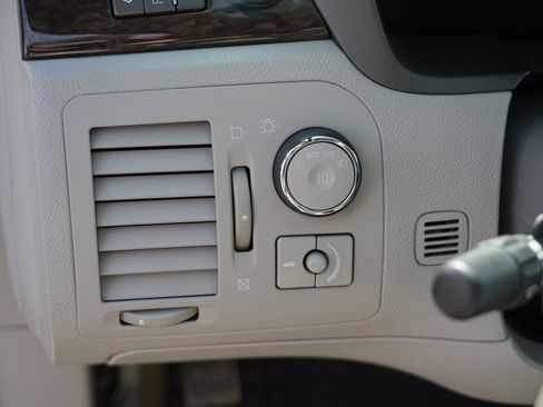 Used 2008 Cadillac DTS FWD image 17