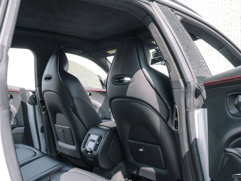 Used 2021 Aston Martin DBX image 33