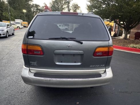 Used 1998 Toyota Sienna XLE image 4