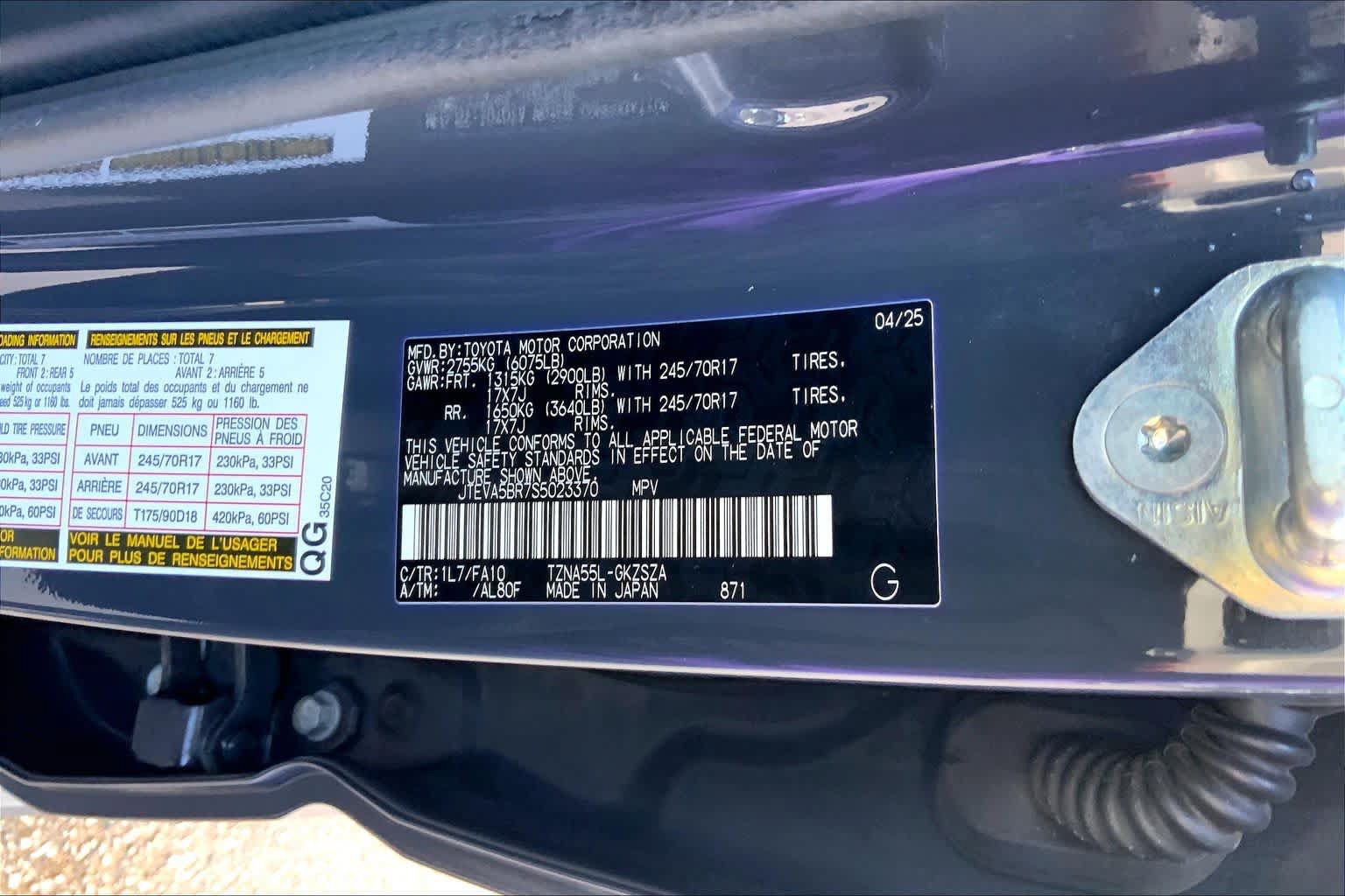 Used 2025 Toyota 4Runner SR5 AWD/4WD image 34