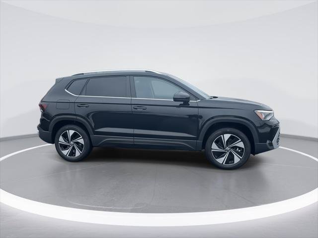 New 2026 Volkswagen Taos SE AWD/4WD image 2