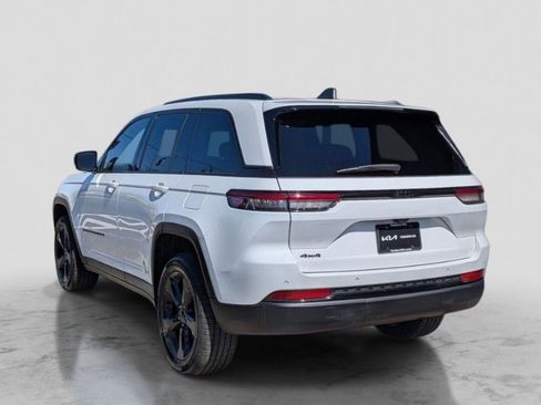 Used 2023 Jeep Grand Cherokee Altitude AWD/4WD image 10