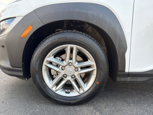 Used 2023 Hyundai Kona SE FWD image 11
