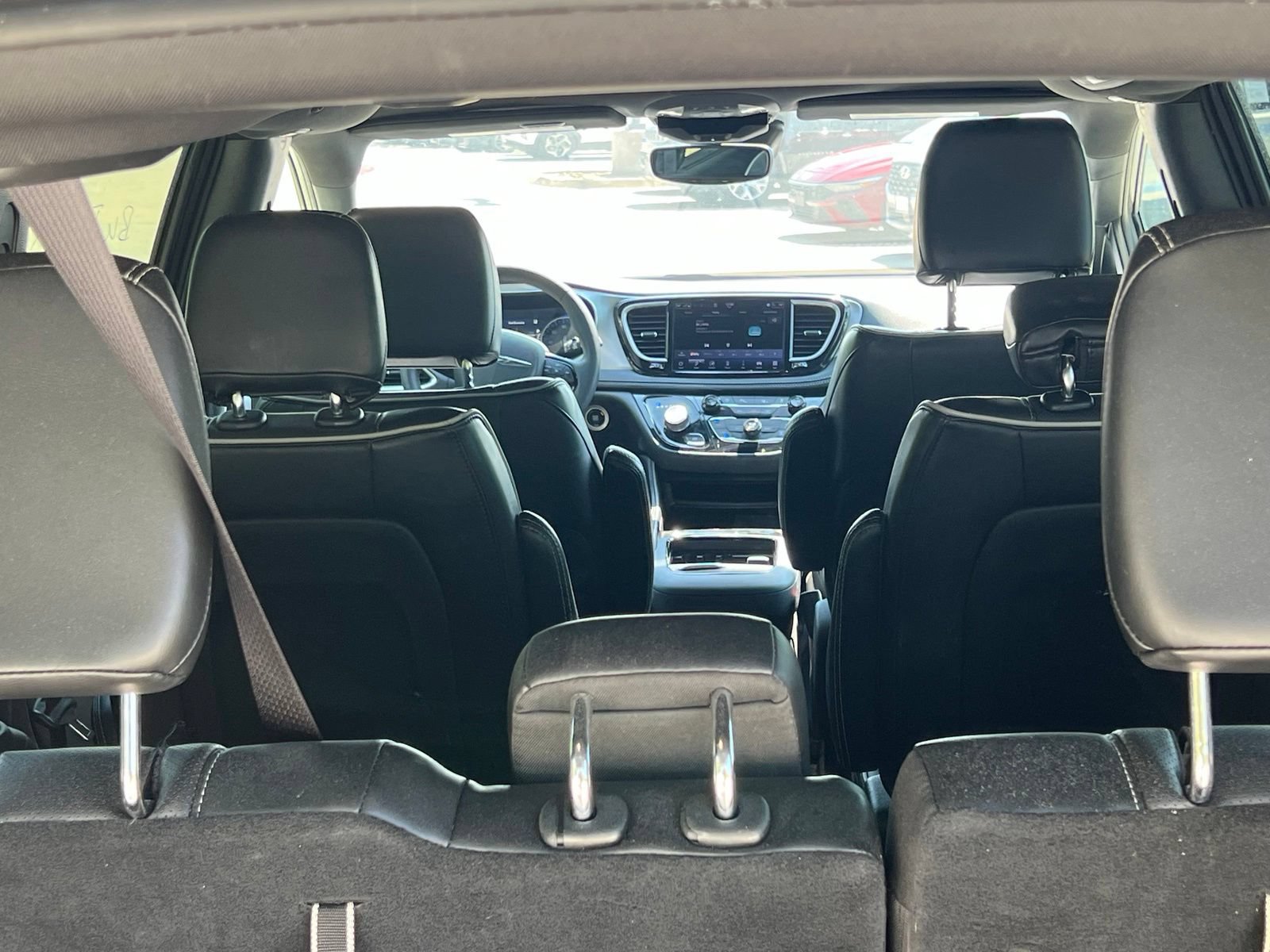 Used 2025 Chrysler Pacifica Limited FWD image 17