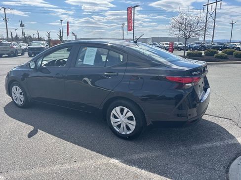 Used 2021 Nissan Versa S FWD image 3