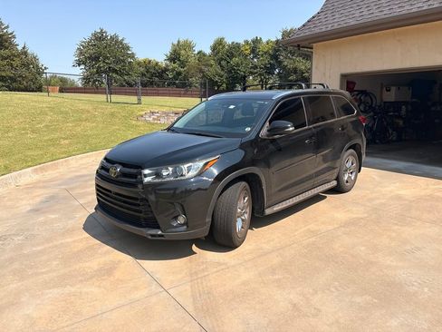 Used 2018 Toyota Highlander Limited Platinum AWD/4WD image 2