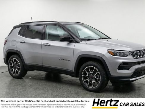 Used 2025 Jeep Compass Trailhawk image 1