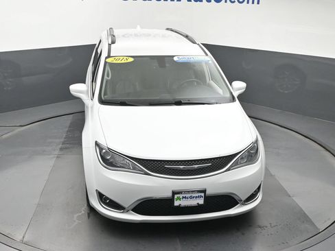 Used 2018 Chrysler Pacifica Touring-L Plus w/ Tire & Wheel Group FWD image 27