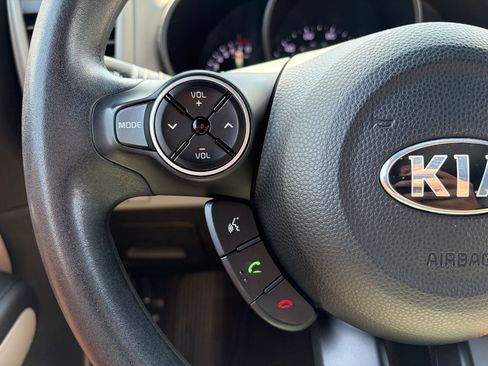 Used 2016 Kia Soul FWD image 30