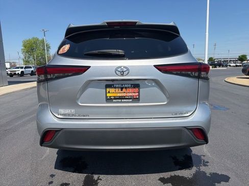Used 2022 Toyota Highlander LE AWD/4WD image 6
