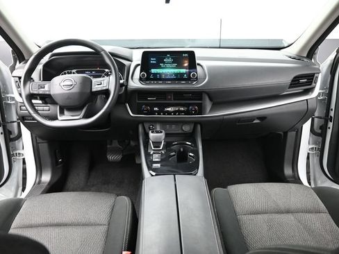 Used 2025 Nissan Rogue SV FWD image 30