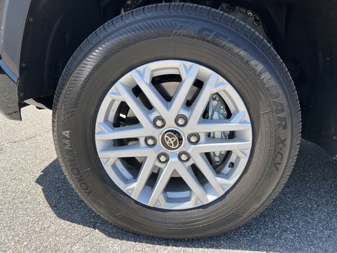 Used 2022 Toyota Tundra SR5 AWD/4WD image 22