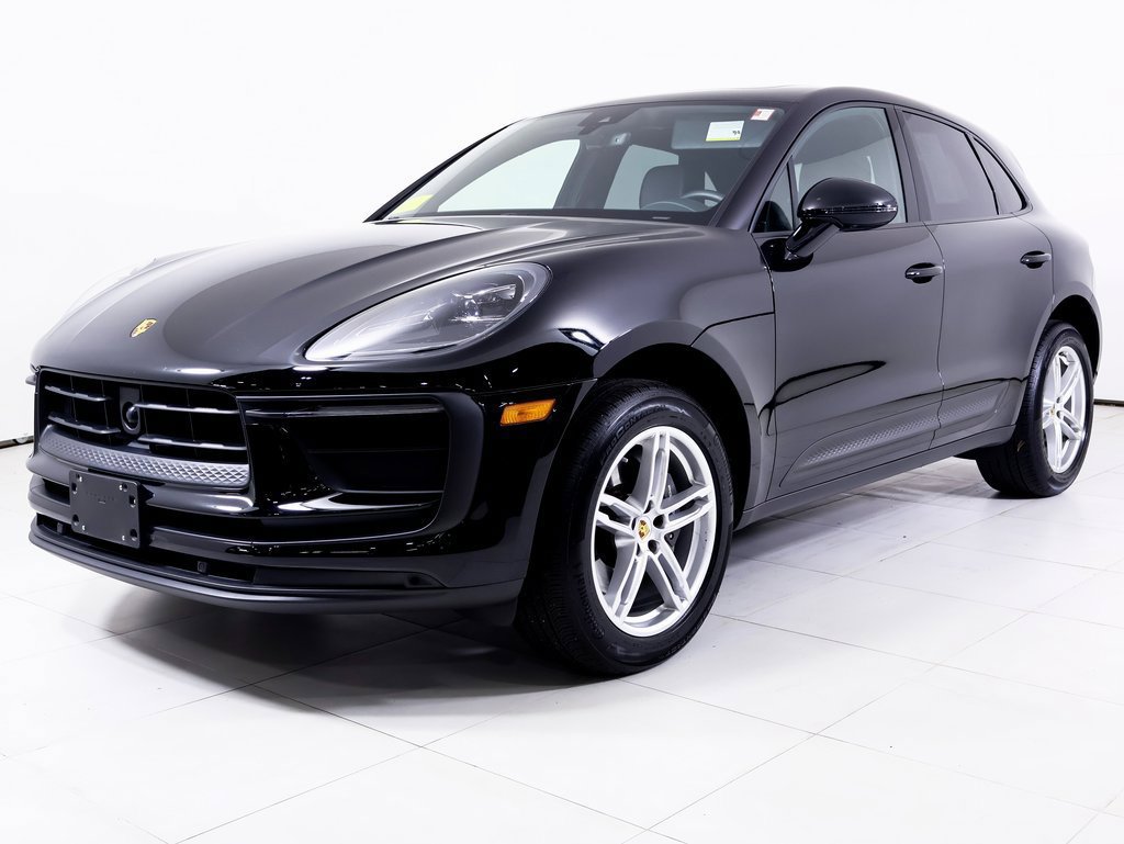 Used 2025 Porsche Macan AWD/4WD image 1