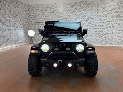 Used 2021 Jeep Gladiator Sport image 2