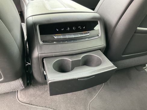 Used 2024 Cadillac Escalade ESV Premium Luxury image 39