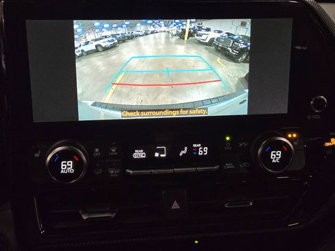 Used 2023 Toyota Highlander XSE image 30