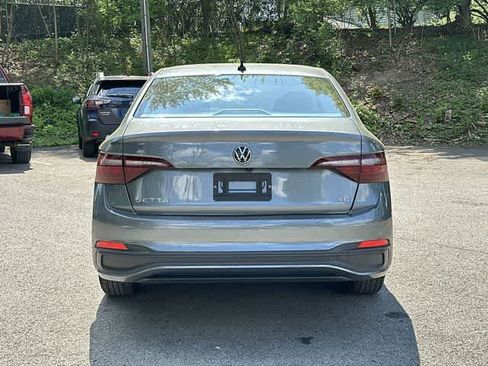 Used 2024 Volkswagen Jetta SE FWD image 4