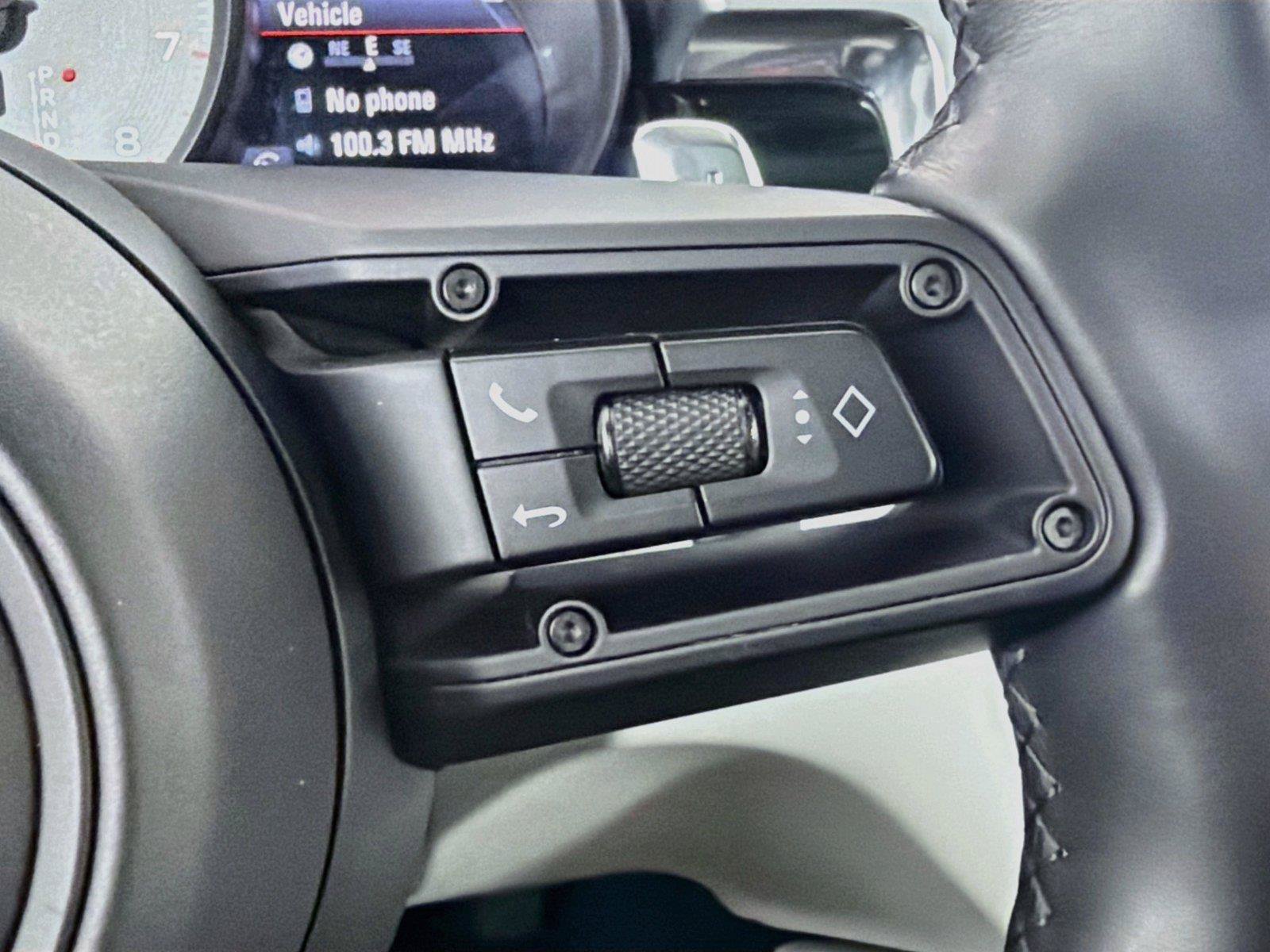 Certified 2023 Porsche Macan S AWD/4WD image 10