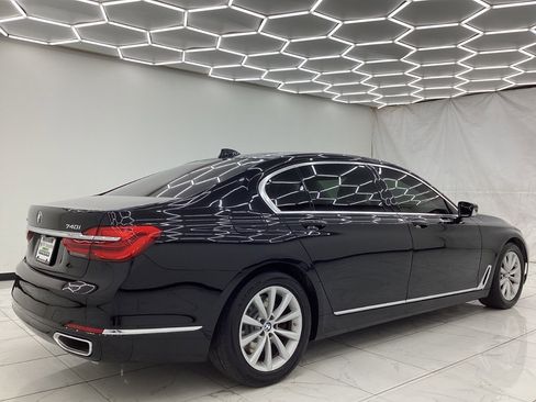 Used 2019 BMW 740i xDrive image 12