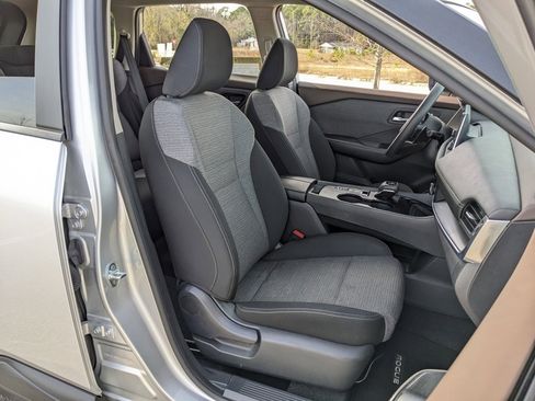 Used 2023 Nissan Rogue SV image 43