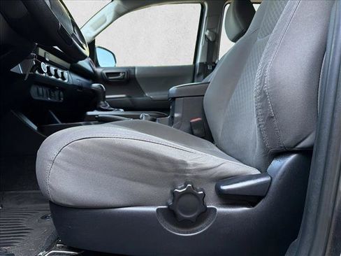 Used 2020 Toyota Tacoma SR AWD/4WD image 13