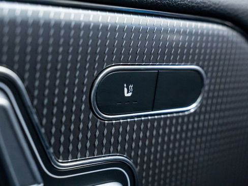 Used 2021 Mercedes-Benz GLB 250 4MATIC w/ Premium Package image 30