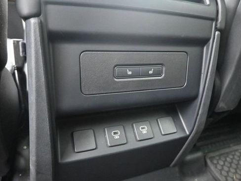 Used 2024 Land Rover Defender 110 X-Dynamic SE image 13