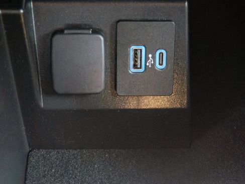 Used 2023 Ford Explorer Limited image 24