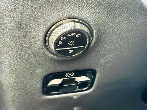 Used 2025 Mercedes-Benz GLC 43 AMG 4MATIC image 34