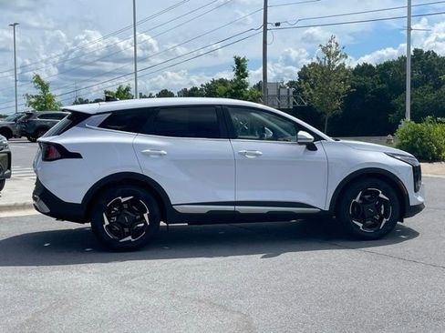 New 2026 Kia Sportage EX image 8