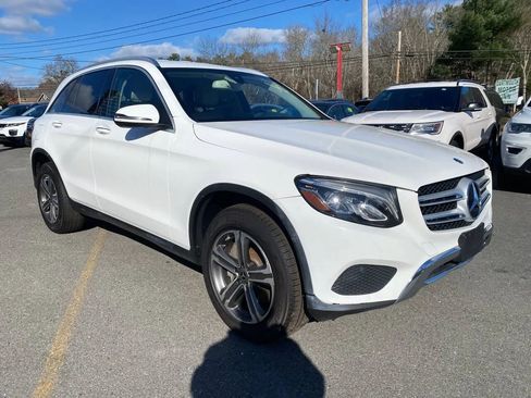 Used 2019 Mercedes-Benz GLC 300 4MATIC w/ Premium Package image 3