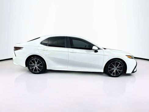 Used 2021 Toyota Camry SE FWD image 11