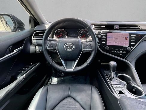 Used 2019 Toyota Camry XSE FWD image 7