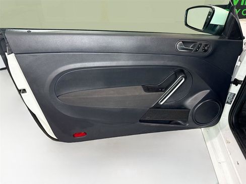 Used 2018 Volkswagen Beetle 2.0T FWD image 9
