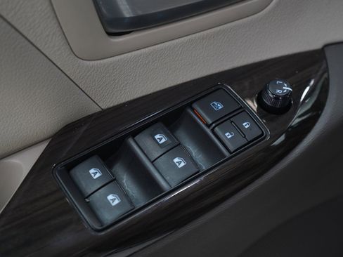 Used 2018 Toyota Sienna XLE w/ XLE Navigation Package FWD image 24