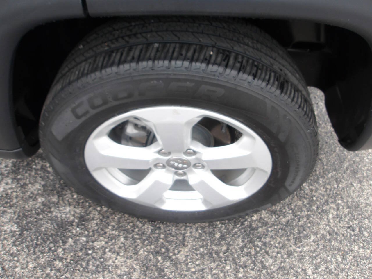 Used 2021 Jeep Compass Latitude w/ Driver Assistance Group AWD/4WD image 6