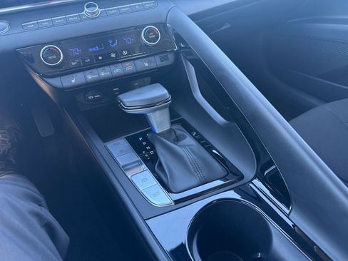 Used 2025 Hyundai Elantra SEL image 37