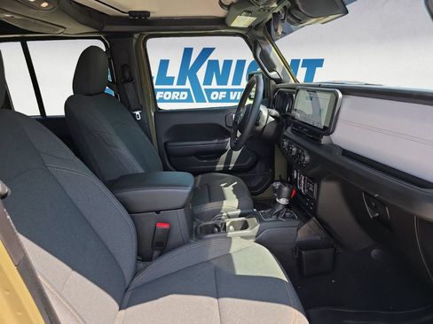 Used 2025 Jeep Gladiator Sport AWD/4WD image 15
