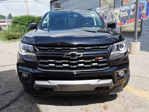 Used 2022 Chevrolet Colorado Z71 w/ Z71 Midnight Edition AWD/4WD image 2