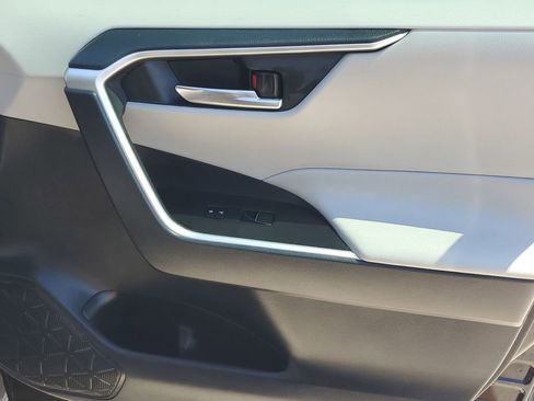 Used 2021 Toyota RAV4 XLE Premium image 44