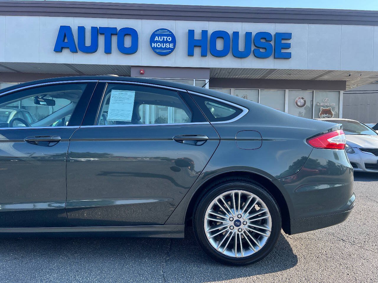 Used 2015 Ford Fusion SE w/ Equipment Group 202A FWD image 40