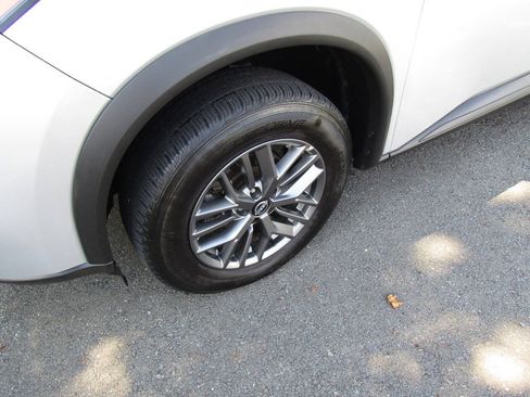 Used 2024 Nissan Rogue S AWD/4WD image 28